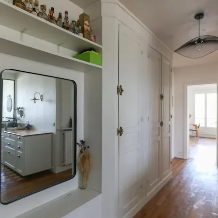Apartment Bright With Lovely Balcony *